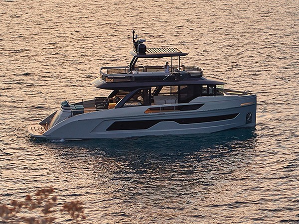 New model and new name for the range of motor yachts catamarans -1