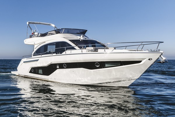 New model and new name for the range of motor yachts catamarans -1